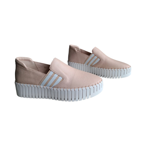 BECCA - Image 6