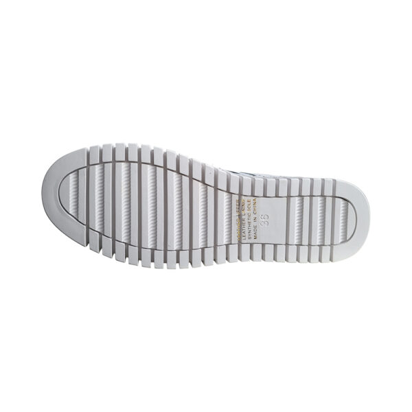 BECCA - Image 6