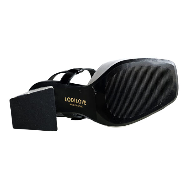 LAURA - Image 6