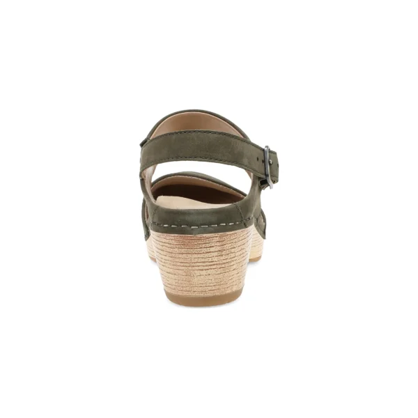 LUCIA - Image 6