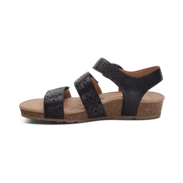 LILLY - Image 6