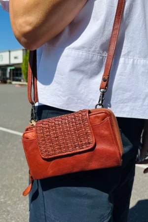 LUSSO WALLET BAG COGNAC